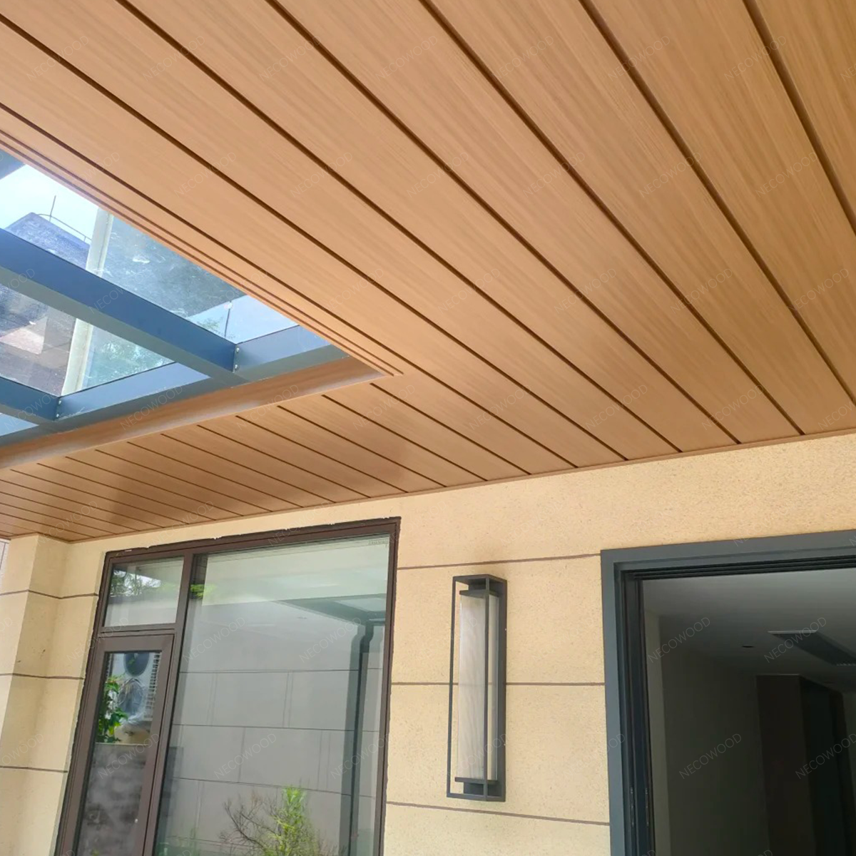 Наружные потолки Necowood ASA – примеры применения в Юго-Восточной Азии и на Ближнем Востоке