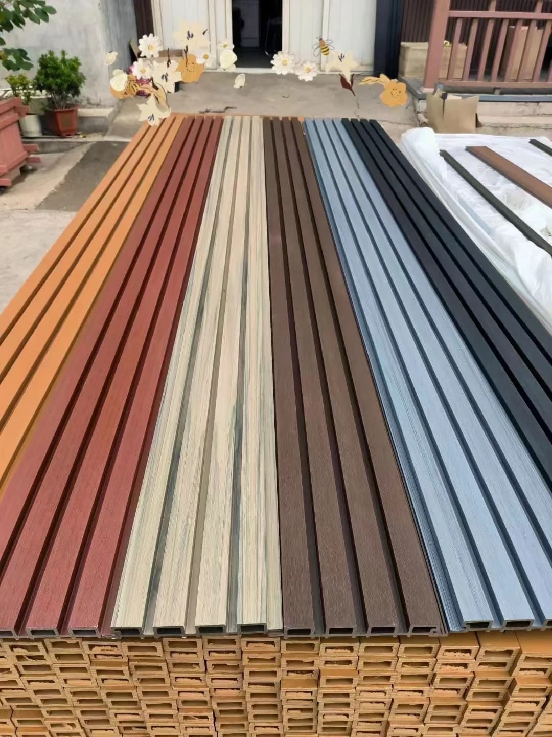 Доставка стеновых панелей из ДПК: 3 основных риска и как Necowood защищает ваш контейнер Доставка стеновых панелей из ДПК: 3 основных риска и как Necowood защищает ваш контейнер