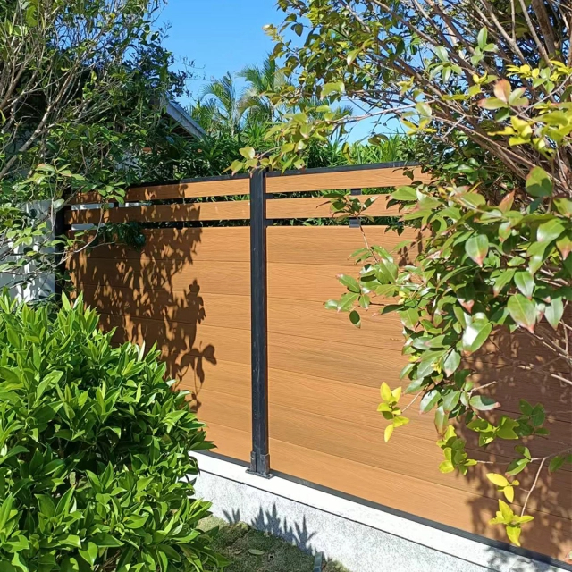 Заборы Necowood из ДПК для муниципальных проектов Мадрида